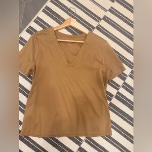 BANANA REPUBLIC
LUXE TOUCH V-Neck Tee